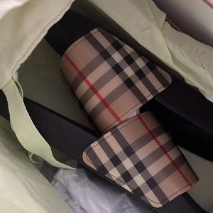 Burberry slides brand new